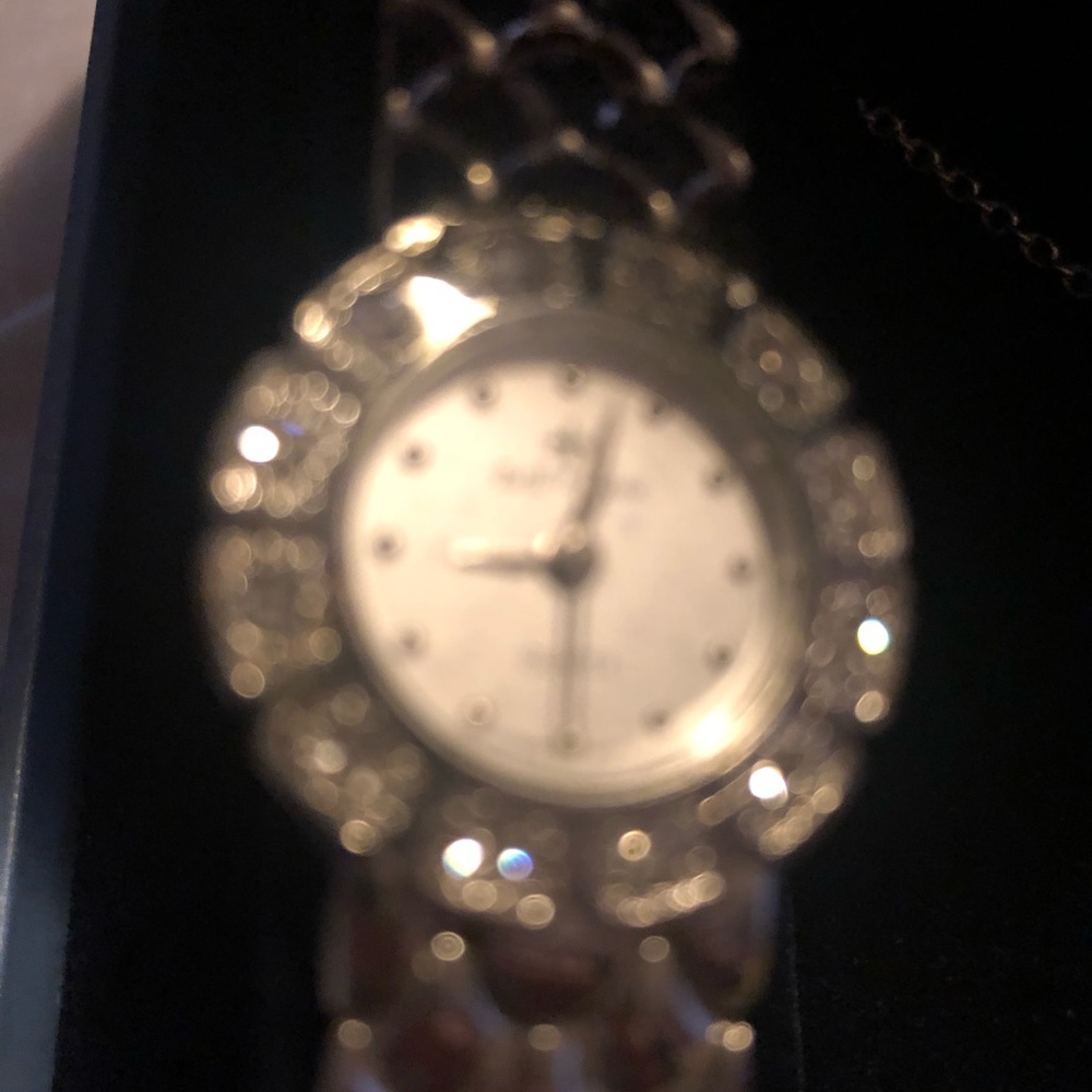 BELL & ROSE NECKLACE AND WATCH - Picture 3 of 4